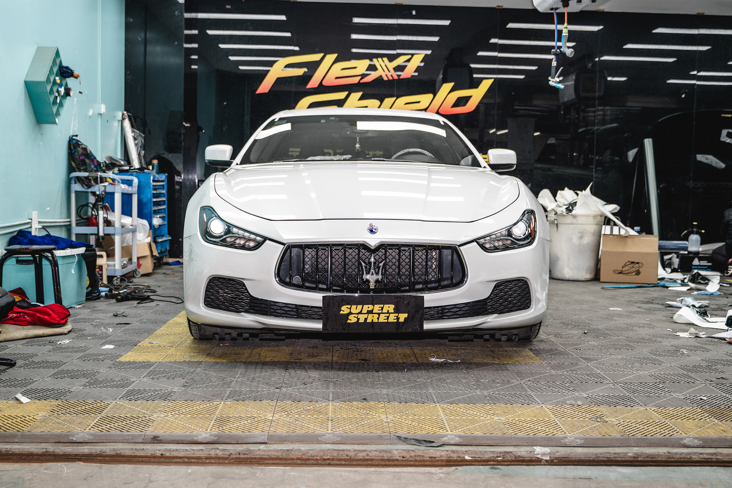 玛莎拉蒂吉博力汽车贴膜改色,superstreet改装