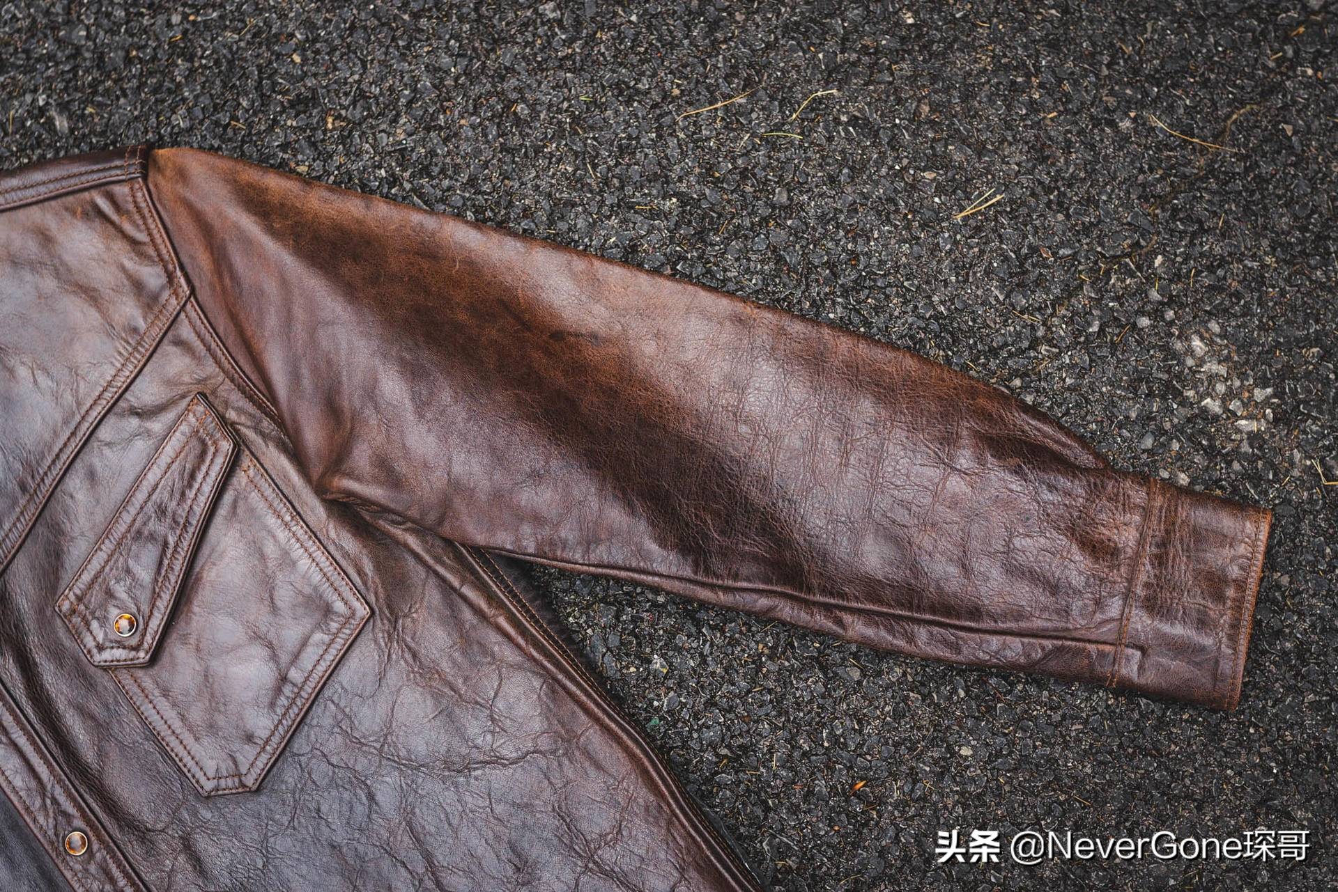 一件美特斯邦威衬衫,一件橘色衬衣