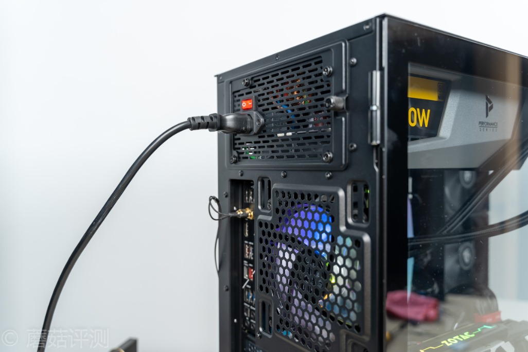 用料给力,安静稳定、Tt(Thermaltake)GT650W金牌全模组电源