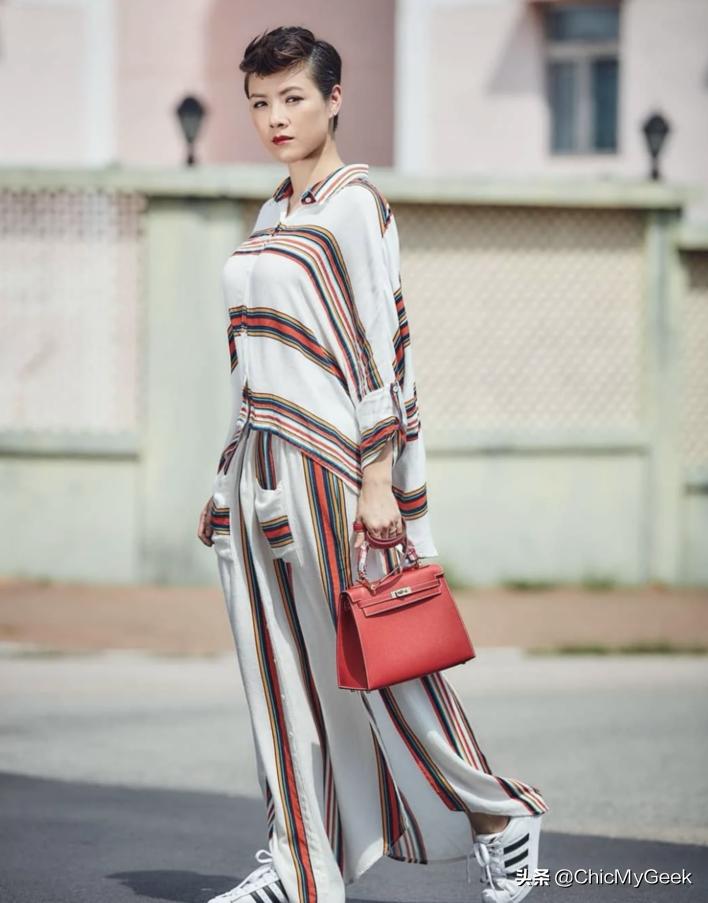 陈茵媺香港小姐冠军国际小姐,陈茵媺拿的包包