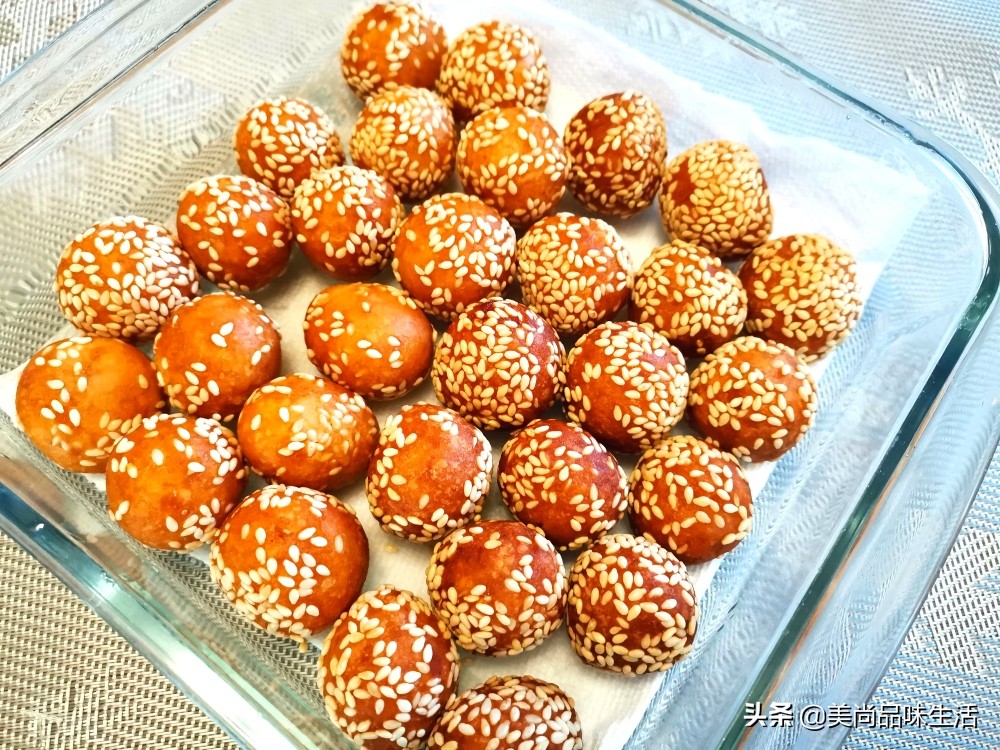 做芝麻丸子的过程中蜂蜜要加热吗,干炸丸子放熟芝麻还是生芝麻