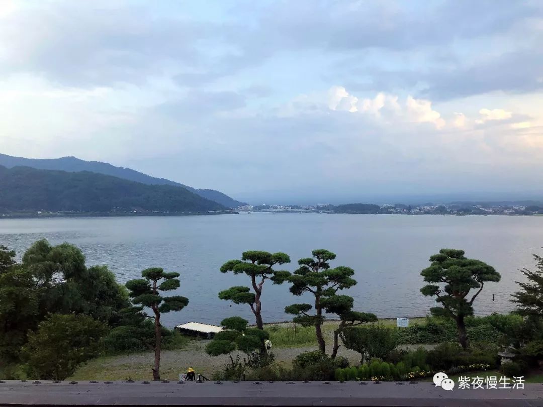 未见富士,幸运依在-秀峰阁湖月