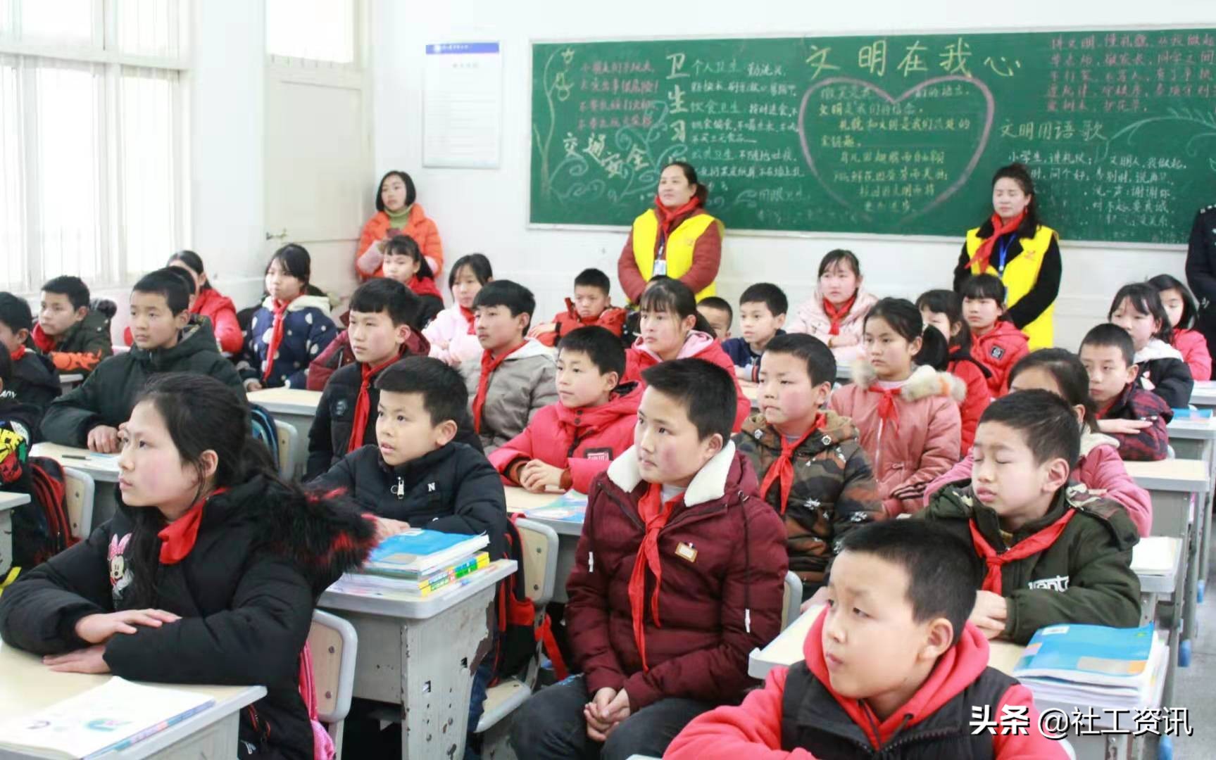 3.5学雷锋日活动进社区,秀山县隘口镇凉桥小学