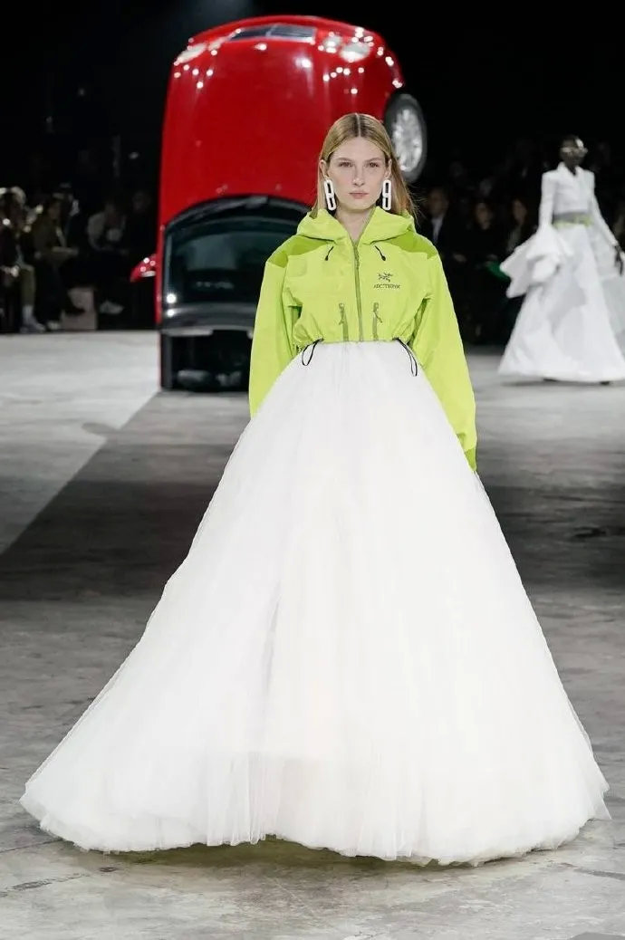 始祖鸟offwhite秀,offwhite主理人始祖鸟