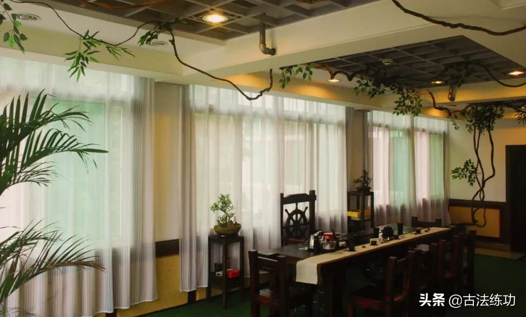 站桩沉肩坠肘的正确方法,站桩气沉到脚底是什么阶段