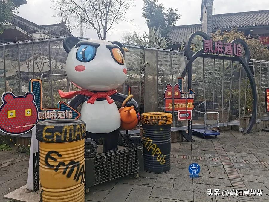 在这些酒精浓度50°的德阳街头,“耍家们”找到了商机