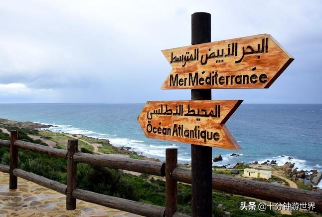 游人旅行摩洛哥可饮薄荷茶，享受沙漠风情，更有众多名胜古迹