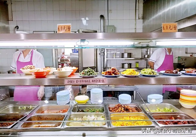 清华大学到底有多牛？看一下食堂就知道了，网友：饭菜堪比自助餐