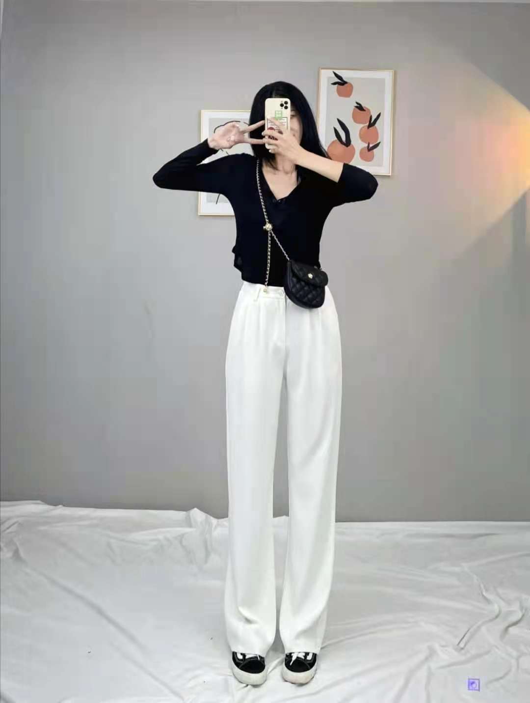 夏天米白色上衣配什么颜色裤子,白色小香风上衣搭配什么裤子好看