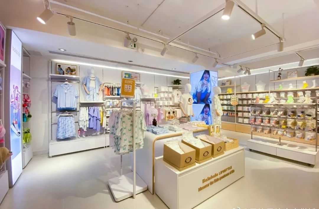 巴拉巴拉品牌实体店,巴拉巴拉万达形象