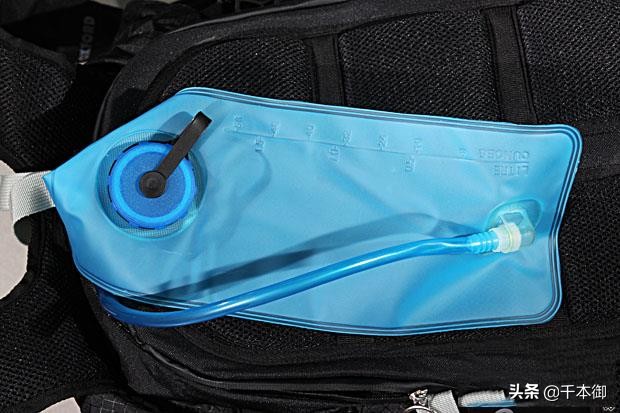 复古机车女骑首选,高颜值机车背包女