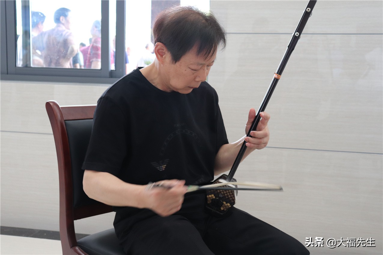 钢铁年代战友重逢,钢铁情怀