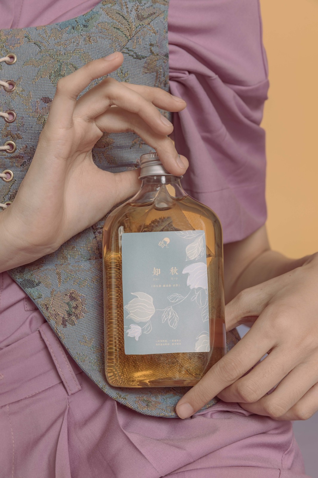 喜茶时装图片,喜茶2019二月新品