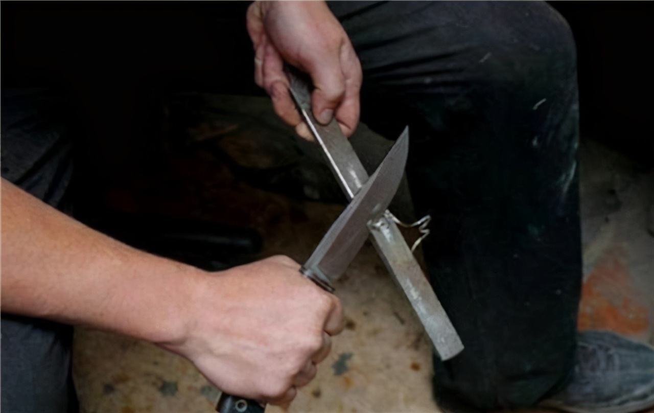 “香港刀王”陈当华：磨一把菜刀千元天价，为何顾客还是抢着买？