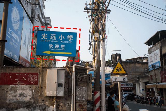 你们还记得学校门口的小吃摊儿么,小学生门口小吃摊物价究竟多离谱