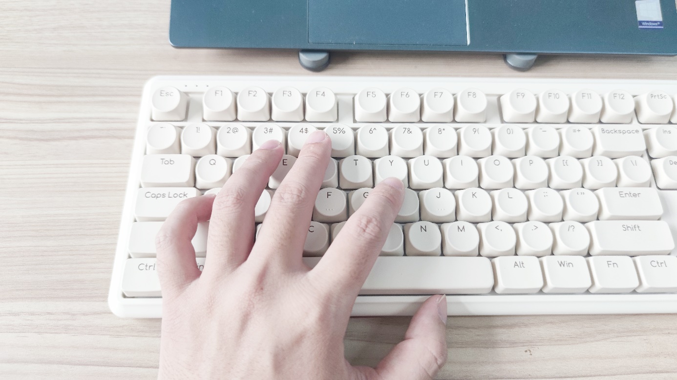 ikbc时光机rgb机械键盘测评,ikbcs300奶糖