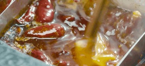 舌尖总导演再出手,《沸腾吧,火锅》,疫情当前,对着屏幕吃火锅