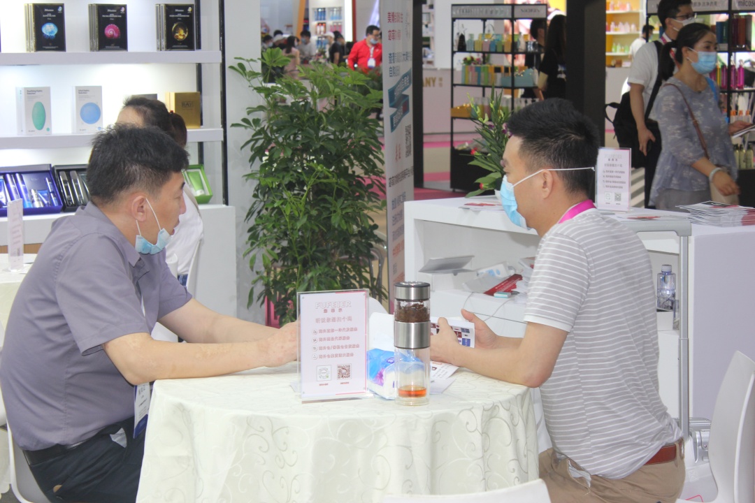宓菲尔跨境电商平台参展上海美容博览会