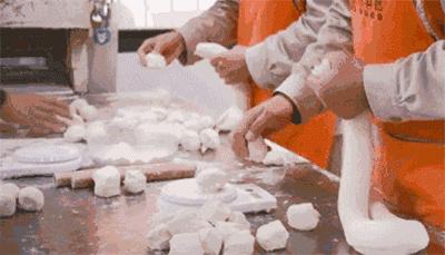 刘大姐经营乔馋大包子店，一天卖2000万个包子，一跃成为亿元大姐