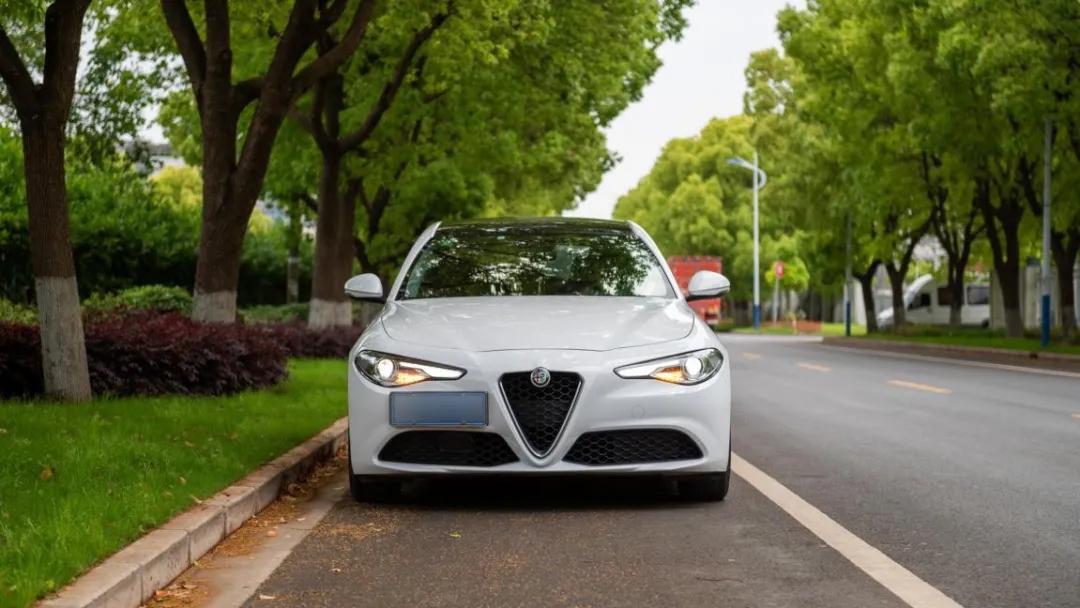 意大利风情满载的阿尔法罗密欧Giulia，还有个名字叫做“勇气”