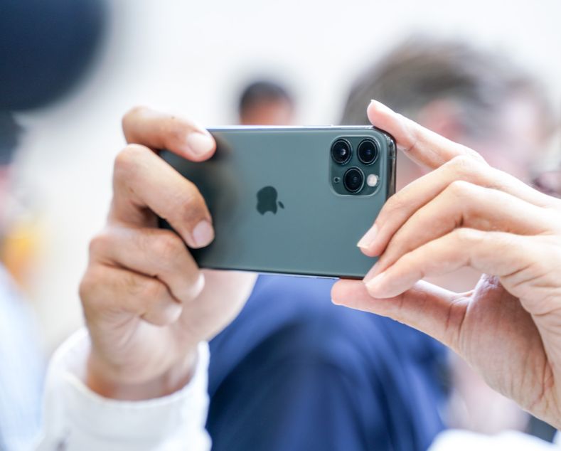 小米手机都用上亿像素了，为什么拍照还是没1200W像素的苹果舒服