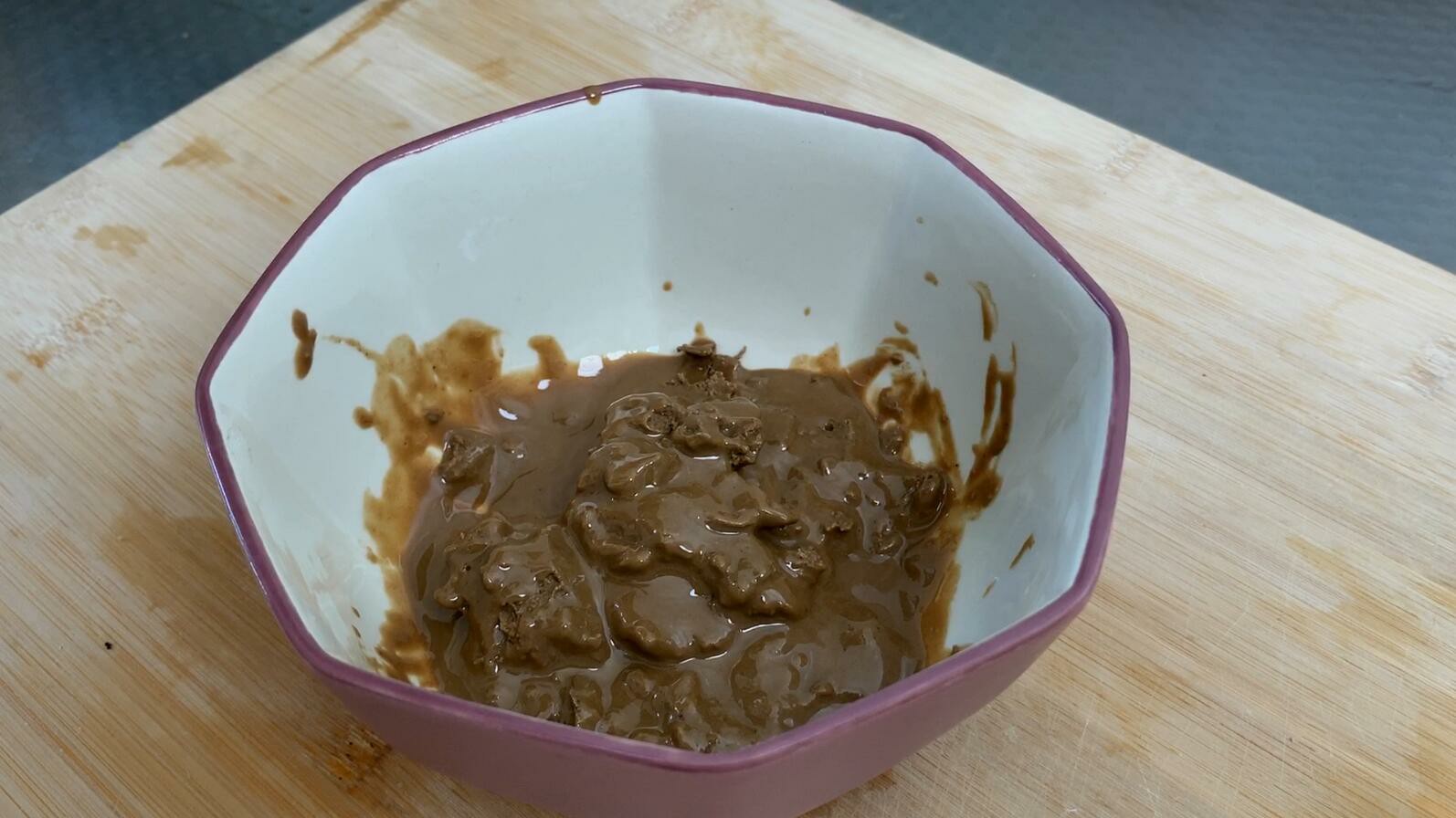 调芝麻酱使用开水还是凉白开,调芝麻酱用色拉油