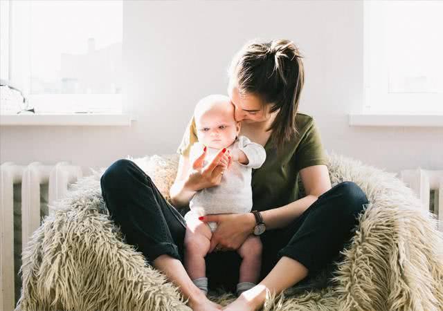 成年孩子跟爷爷奶奶亲怎么办,孩子不跟爷爷奶奶亲怎么回事