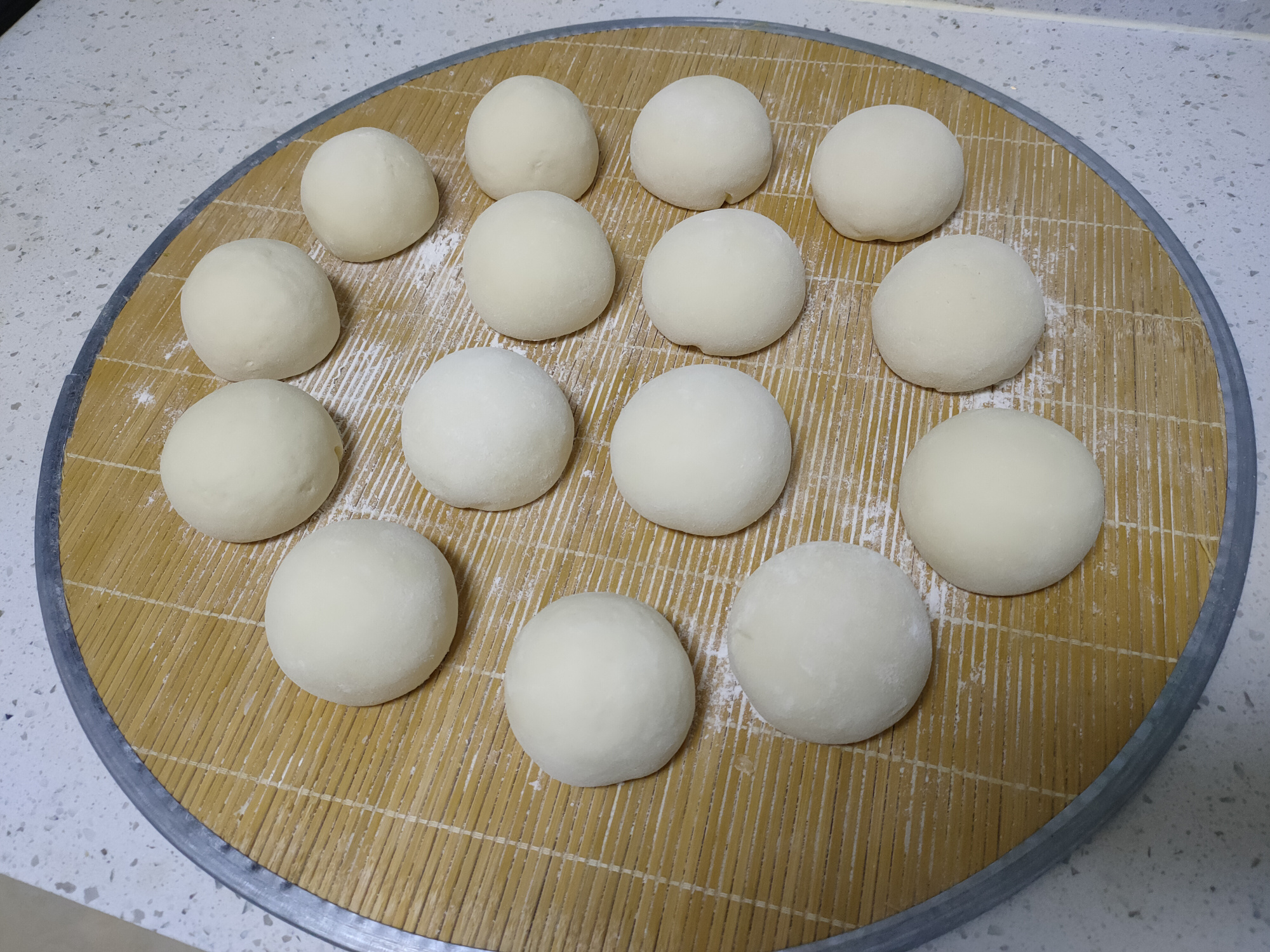 蒸馒头发黄的方法,蒸馒头为什么出现塌陷和发黄