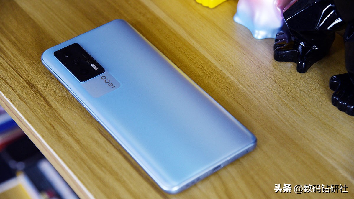 iqoo5怎么玩英雄联盟手游,iqoo5英雄联盟手游120帧