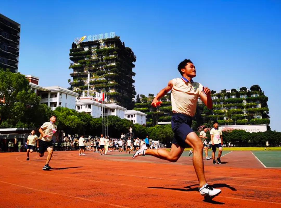 一所普惠民办高中,怎样做慈善为贫困山区孩子捐助