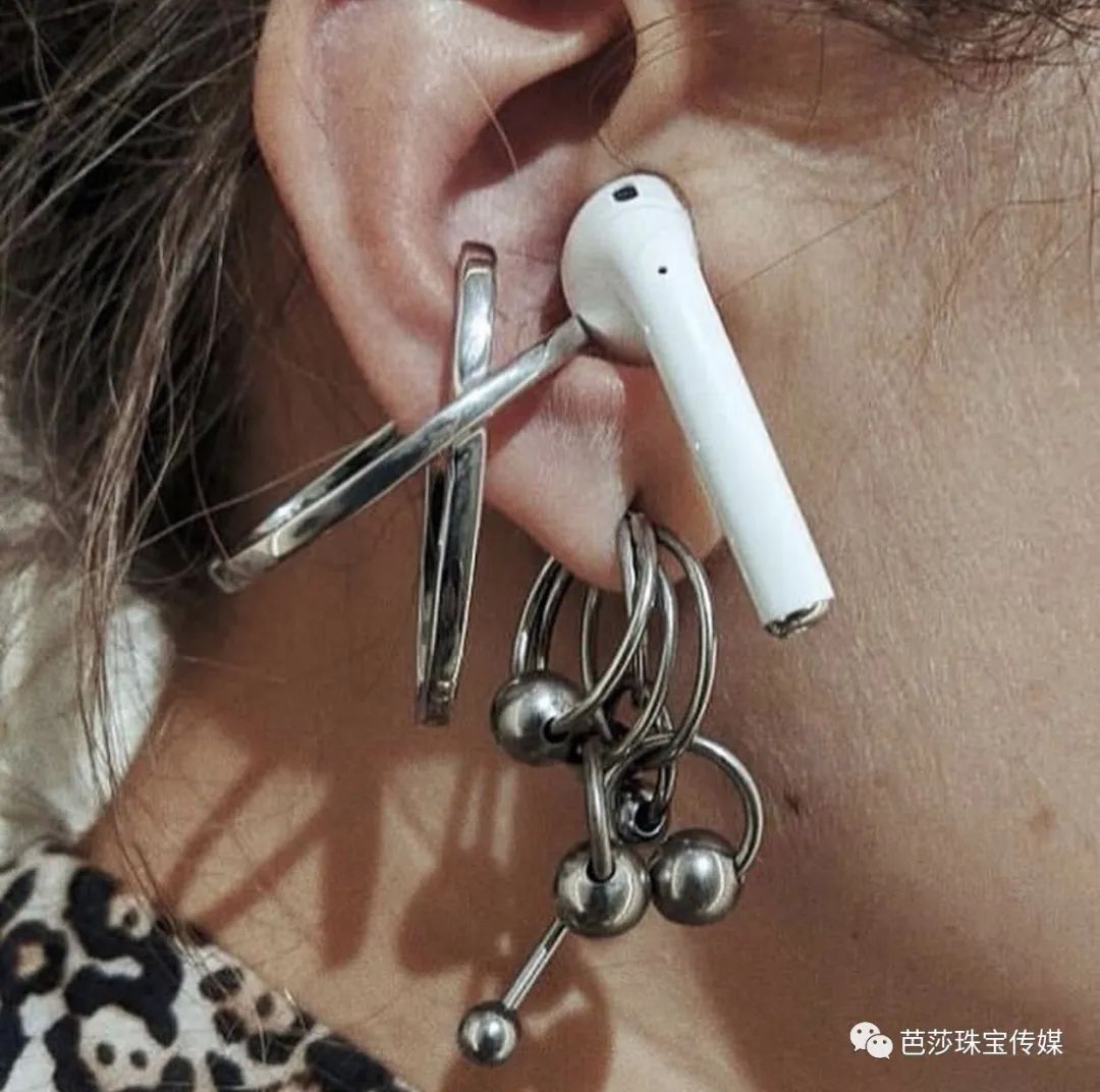 夏日拒绝甜腻，JustinClenquet给你一点酷感套路