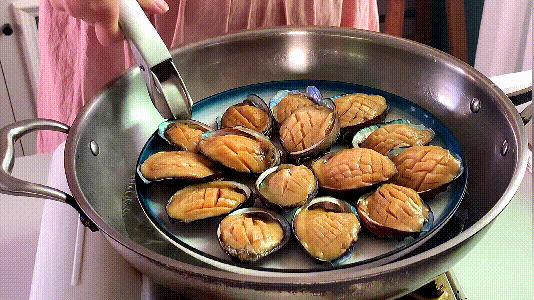 诚意满满的炖一百只鲍鱼招待客人,鲍鱼招待客人的做法