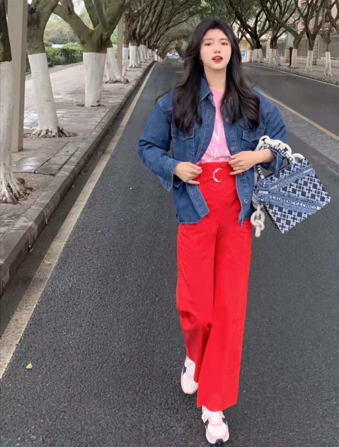 红色民族风上衣搭配什么裤子,咖啡色裤子配红色上衣好看吗