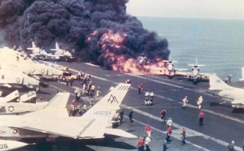 美军航母损管,神级损伤是什么造成的