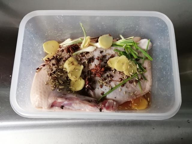 烤鸭如何做皮脆肉嫩肉香,外脆里嫩的烤鸭在家也能做