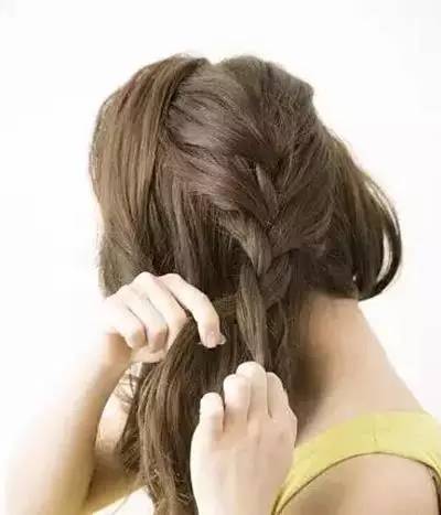 今年流行的侧编发,减龄全编发型