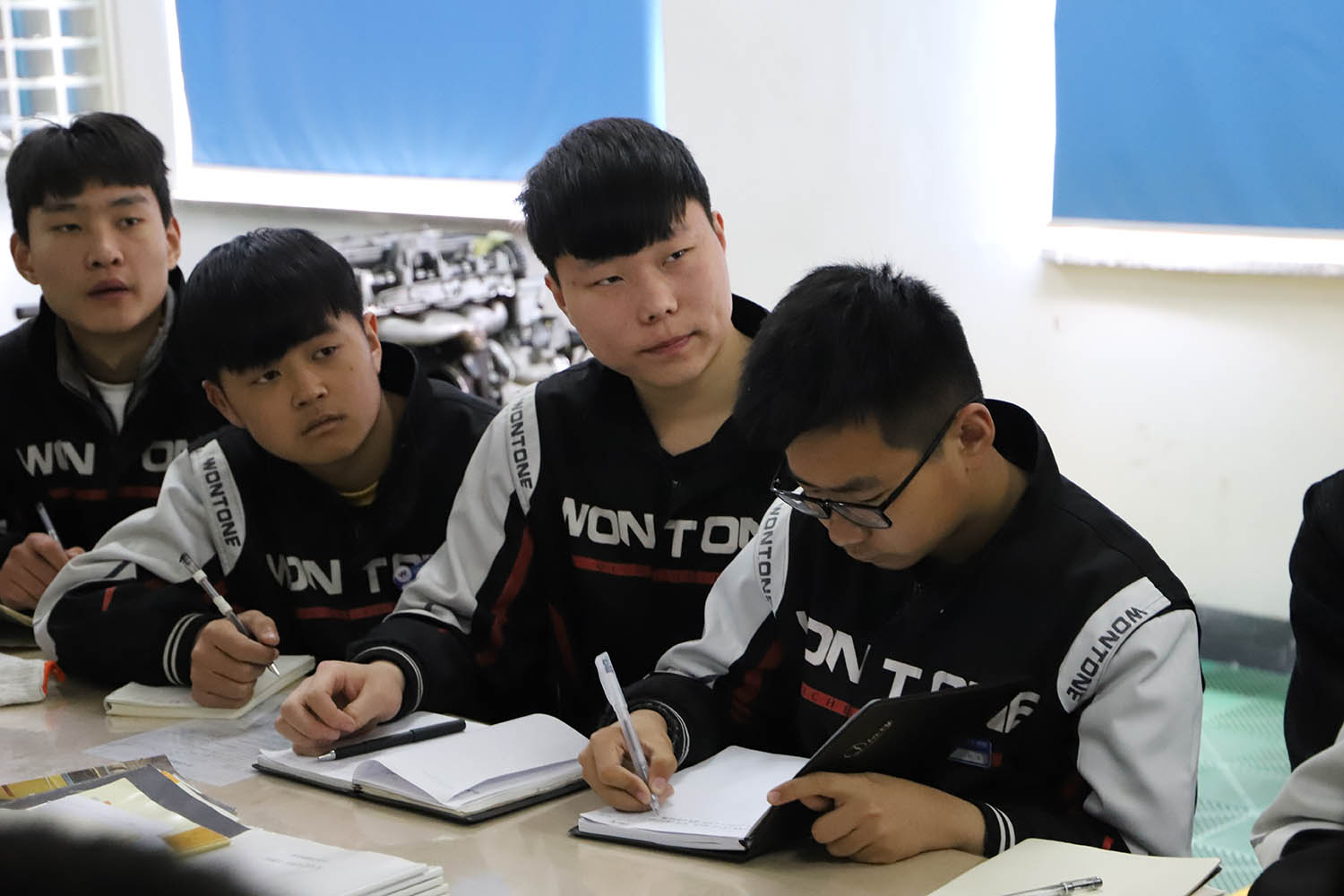 初中生不想上学需要找心理医生,女孩初中毕业不想上学有哪些出路