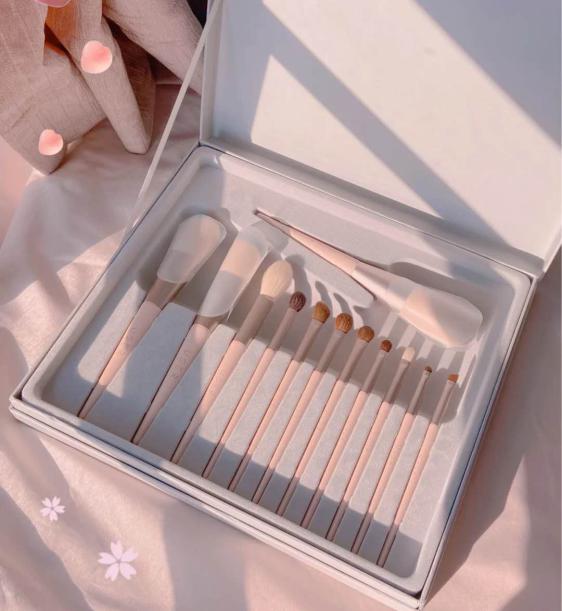 粉扑、美妆蛋、化妆刷,用它们化妆有什么区别?