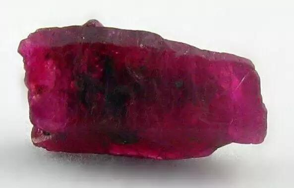 见惯了宝玉石，它的原石长啥样？有些毫不起眼，捡到千万别丢……