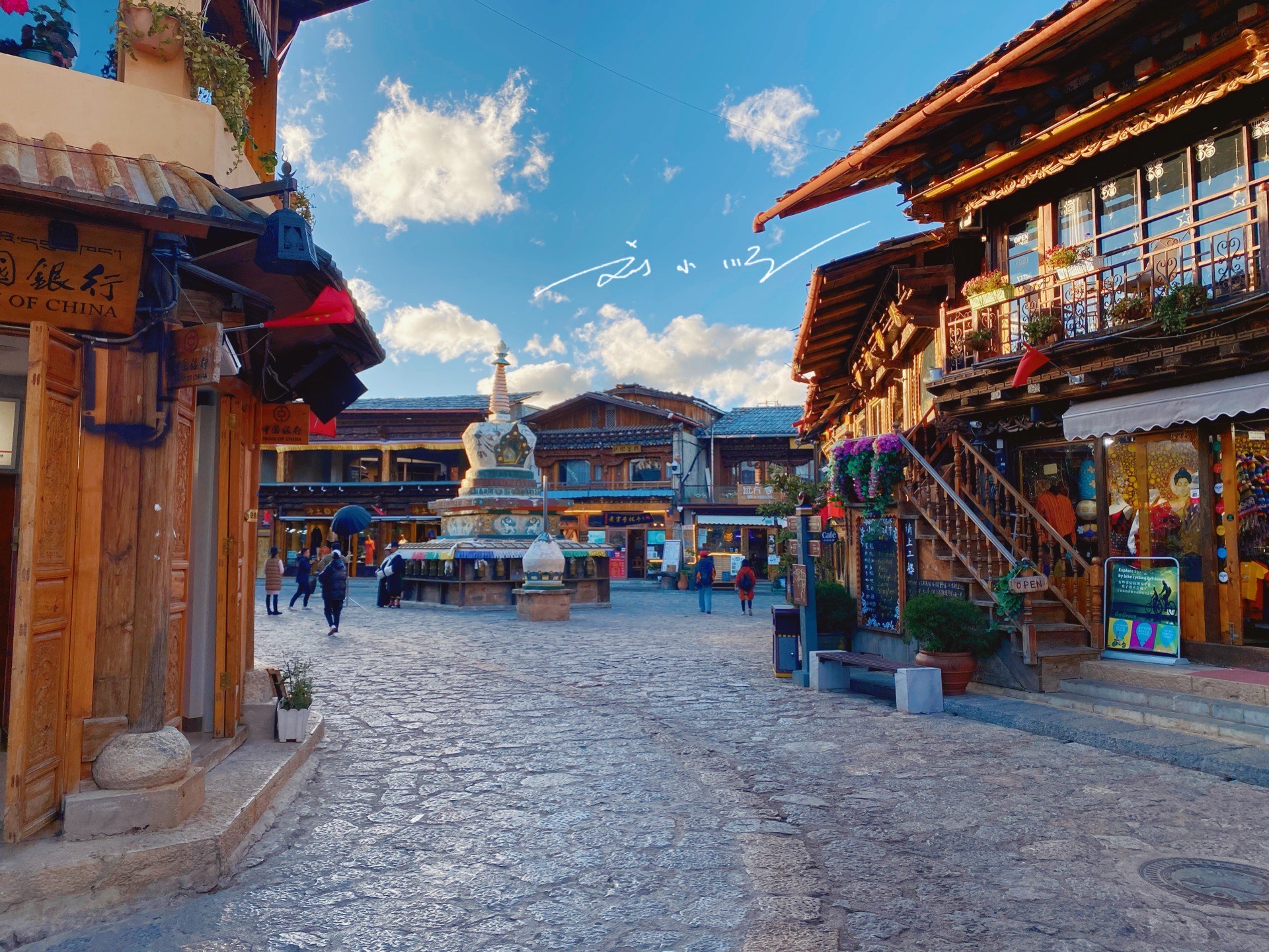 香格里拉看雪山住宿,云南花间堂旅游