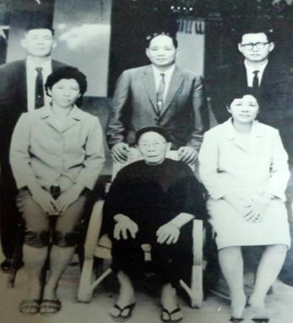 蒋介石在台湾没干什么正事，却成就了蔡英文，为什么这样说？