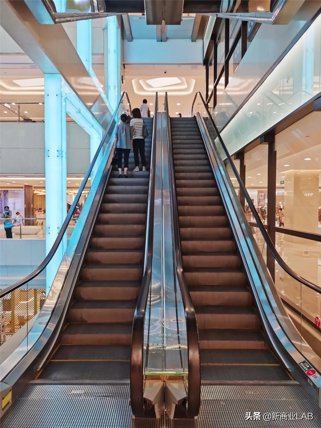 武商武汉国际广场变形记，拥抱变革，推动发展