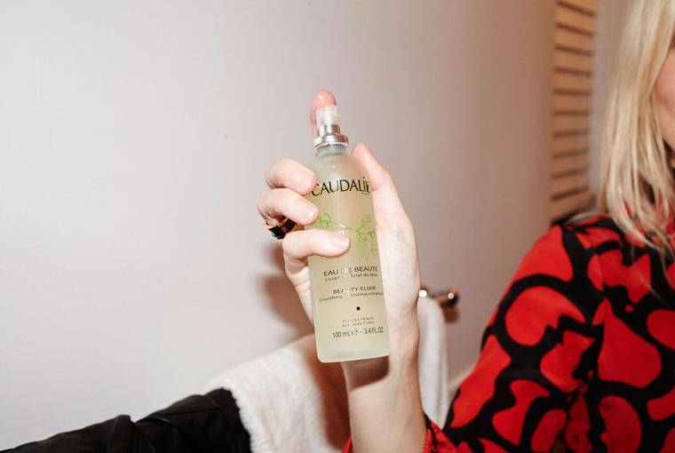 夏天化妆不脱妆遮瑕的技巧与步骤,夏天出汗不脱妆教程日常妆