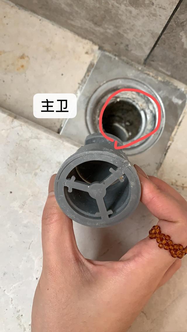 地漏和下水管不能有断层,地漏没堵但下水反水小妙招