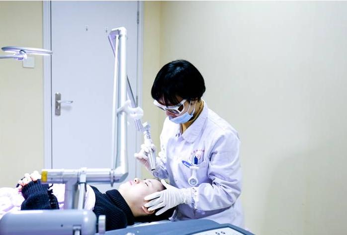 别怕，不是你一个人在战“痘”