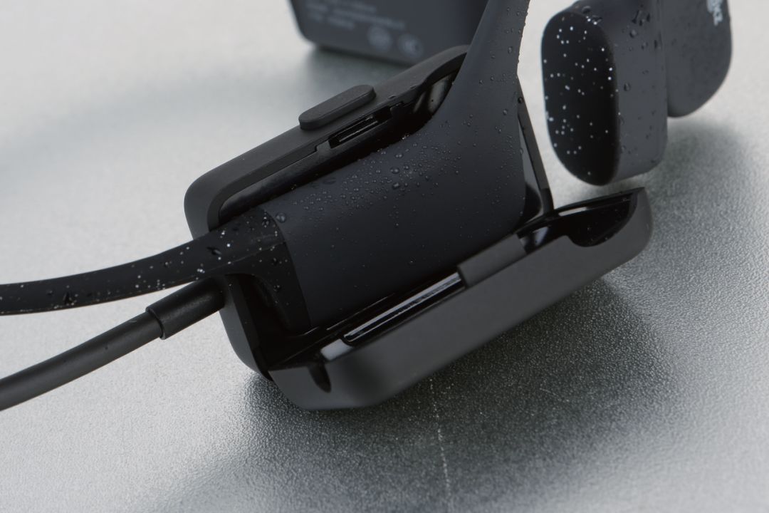 有了它终于能在游泳时听音乐了，还不用塞耳朵里