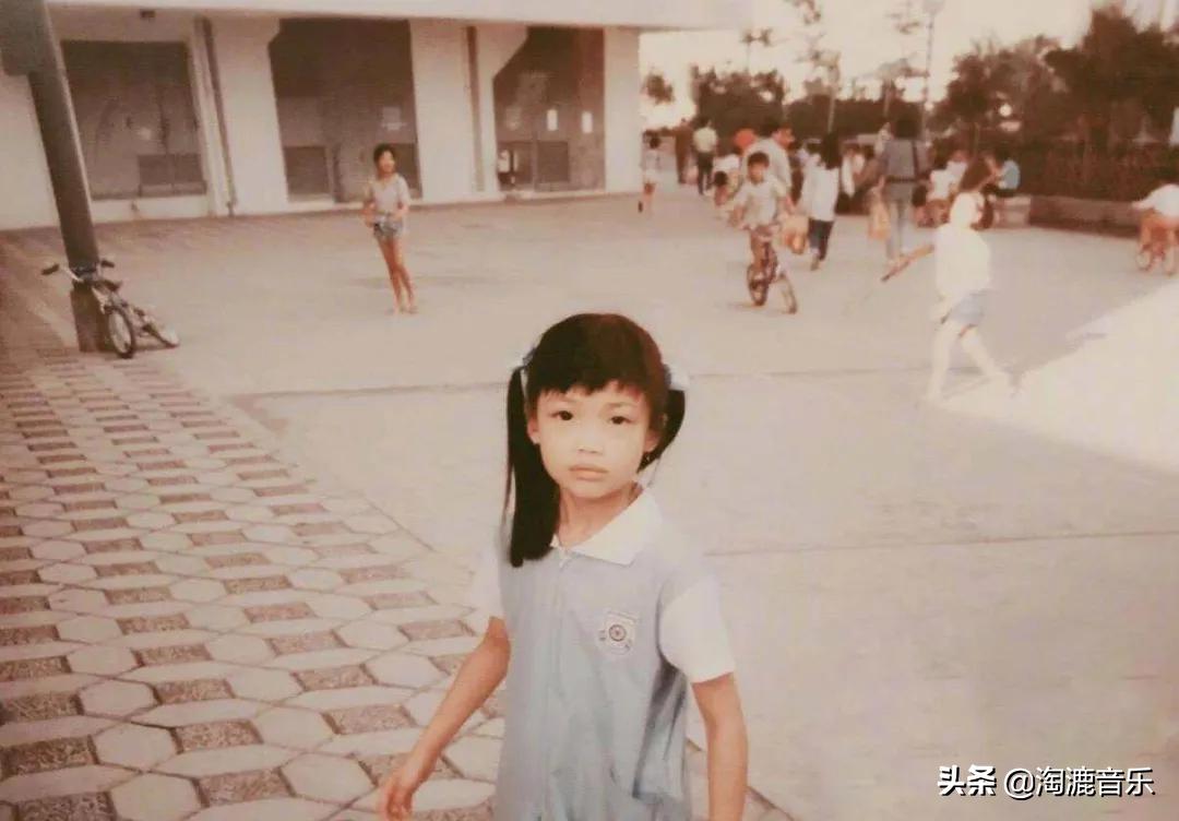 因“丑”被解约,因“八字旺”发唱片,41岁歌后在《浪姐2》?