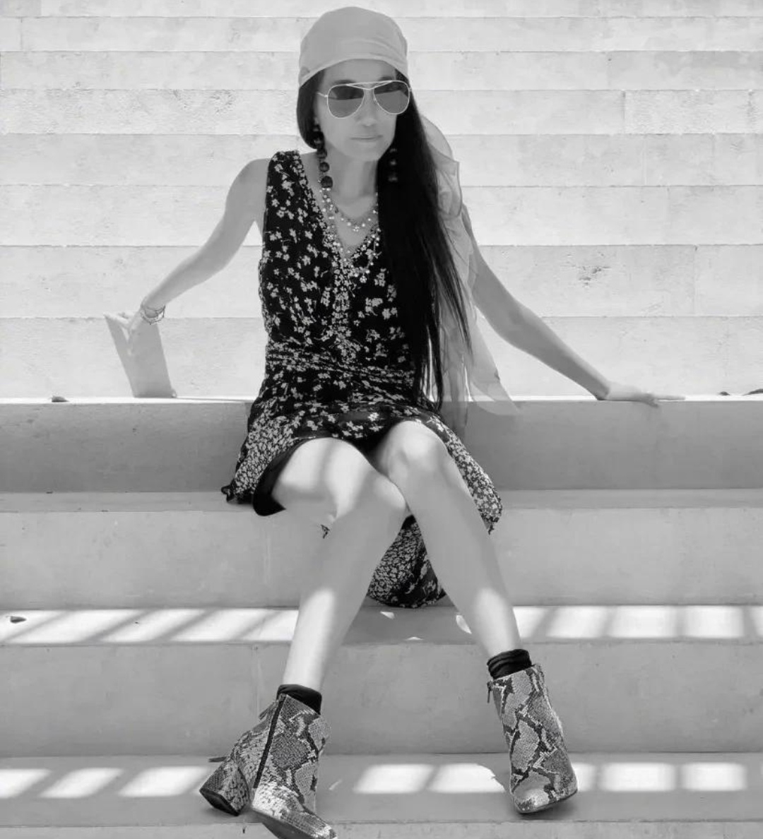 我真服了!70岁王微微有老人脸,但看到这玉女腿少女身材闭嘴了