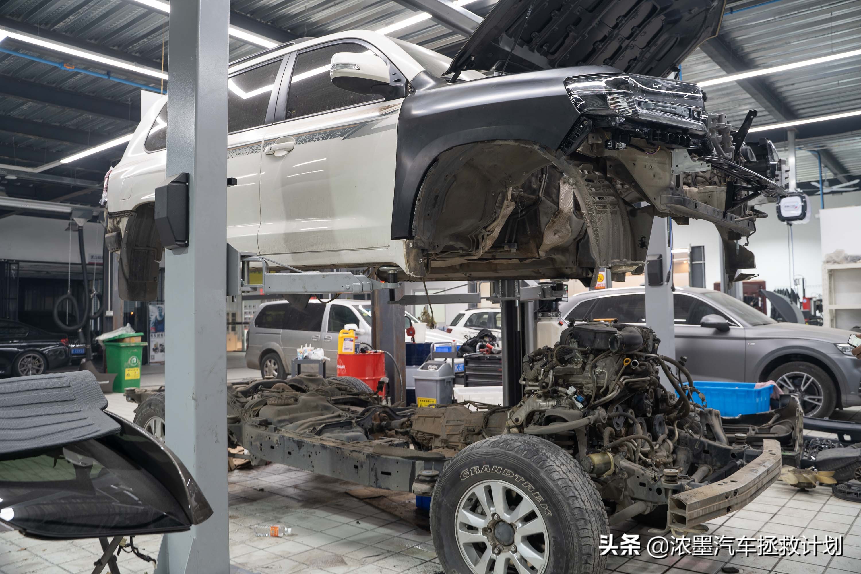 丰田霸道酷路泽带你翻山越岭,丰田兰德酷路泽低速4驱越野模式