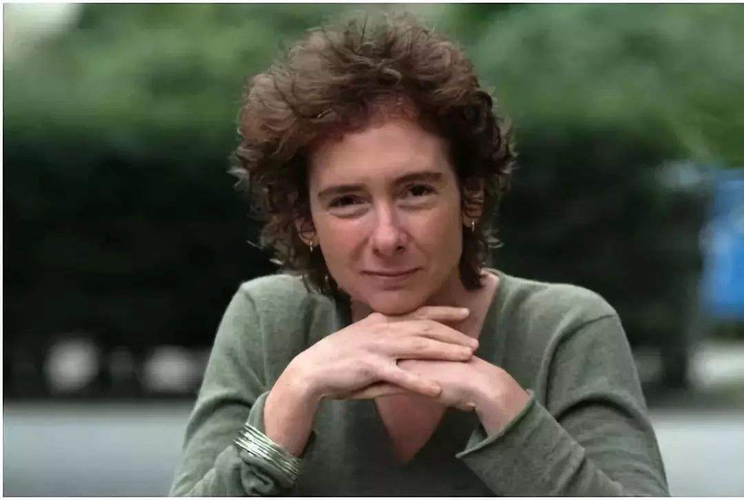 女孩爱上“闺蜜”布兰妮后,如何与“绝交”的母亲达成和解?